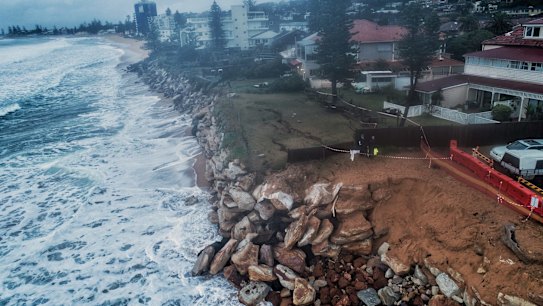 Big swell combined with a high tide damaging Narrabeen beach near Mactier and Wetherill st.