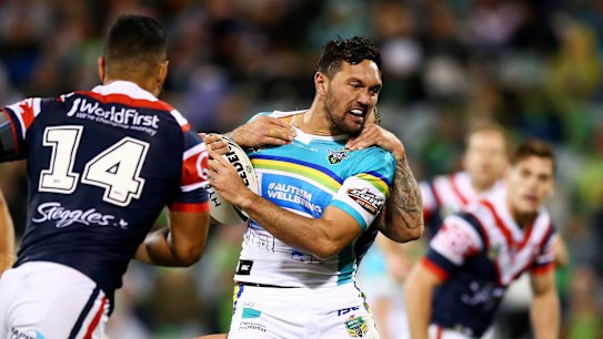 Jordan Rapana of the Raiders runs the ball.