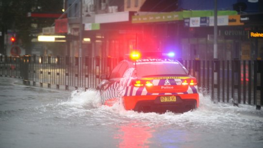 Sydney Rains: 050616: SMH News: June 5 2016: After months of little rain, storm cells lash the East Coast of Australia with inclement weather expected across Sydney for the next few days. Police negotiate rising waters inundating Pittwater Road in Narrabeen on Sydney'??s Northern Beaches. Photo by James Alcock/Fairfax Media