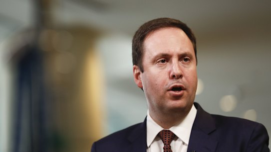 Ciobo makes 'symbolic' China address as businesses face difficulties