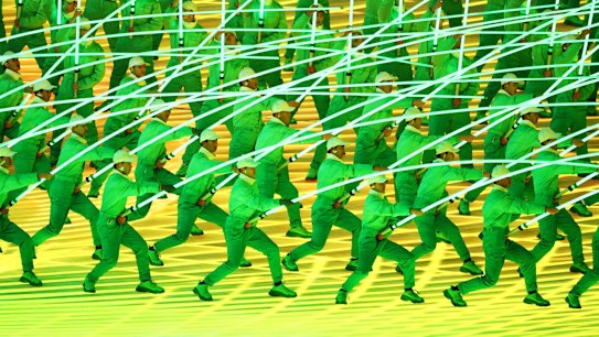 The lifecycle of the dandelion was represented by dancers carrying improbably tall and flexible glowing green stalks.