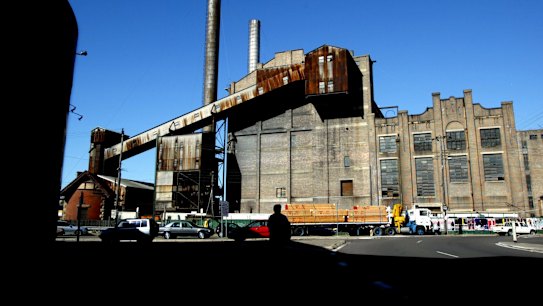 Photo shows the White Bay Power Station in Balmain.  20030815.  SMH News.  Photo by TAMARA DEAN/tkd SPECIAL 111111