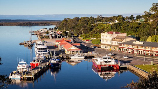 Strahan is a harbour-side village with a dark and fascinating convict past set on the edge of the Tasmanian Wilderness World Heritage Area. Australia best small towns whitley
Traveller use only. One time use only