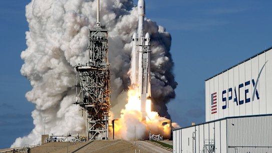 SpaceX rocket fuels thaw in chilly Musk-Trump relationship