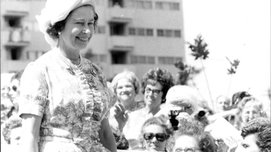 Housing Commission Twin Towers, Queen pictured with crowd after unveiling of plaque. March 14, 1977.