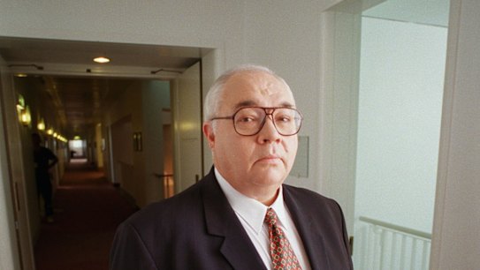 Nine's chief political correspondent Laurie Oakes will exit Parliament once and for all.