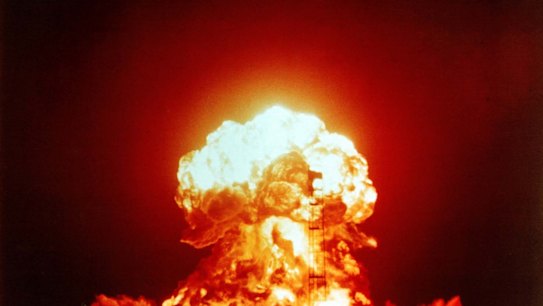 Ex-US senator has attacked Donald Trump for his position on nuclear weapons.