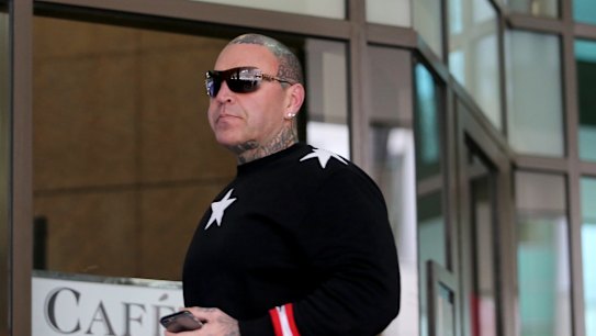 O tribunal ouviu que Toby Mitchell saiu com drogas sem pagar por elas.