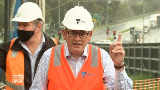 A major contract has been awarded for Melbourne's North East Link project, which will deliver a longer tunnel to Watsonia in the city's north.