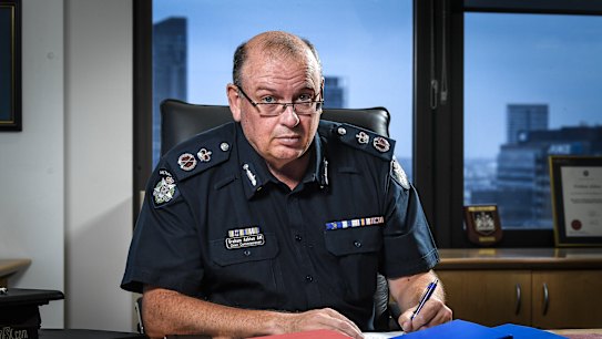 Victoria Police to get military-style semi-automatic guns