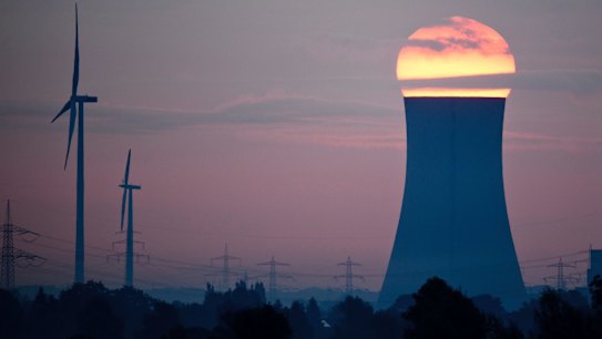 Coal plant construction extends dive - but not fast enough: report