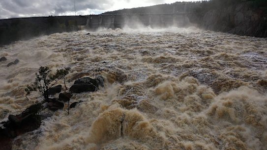 Wyangala Dam, situated on the junction of the Lachlan and Abercrombie rivers in NSW's Central West, spills on Tuesday. Vision: Nick Moir.