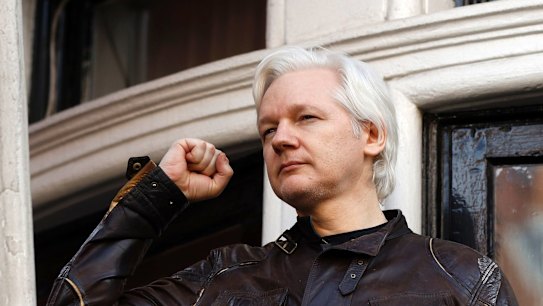 Wikileaks leader Julian Assange has peppered his Twitter followers with messages supporting Catalan independence.