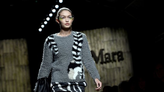 Gigi Hadid walks the runway at the Max Mara show during Milan Fashion Week Spring/Summer 2017 on September 22, 2016 in Milan, Italy.
