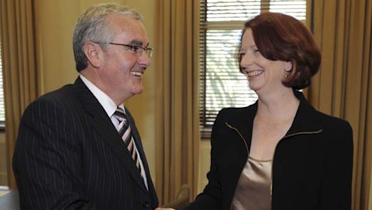 Independent MP Andrew Wilkie has signed an agreement to support Labor, and its leader Julia Gillard.