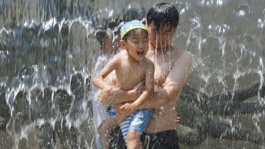Killer heat wave blankets flood-ravaged Japan