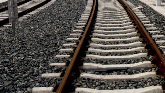 The federal government's infrastructure advisory agency says high speed trains could be running between Canberra and Sydney within 15 years.