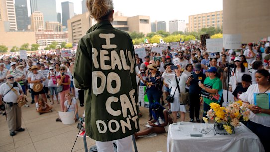Protesters flood US cities to fight Trump immigration policy