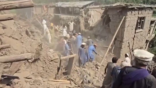 The death toll from an earthquake in Afghanistan has risen to more than 800, with the country's Taliban government pleading for international help.