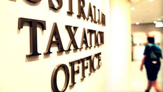 The Tax Office is fighting with the Australian Services Union over a trial of hot-desking at two offices.