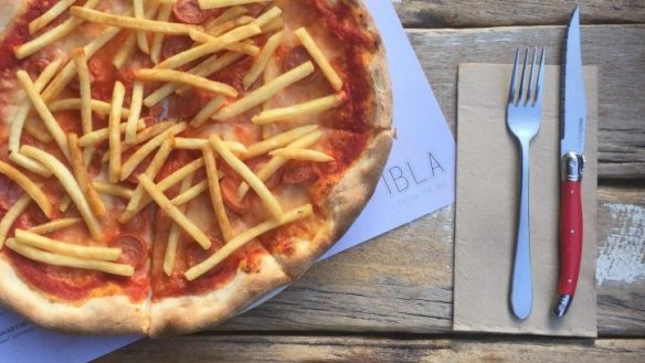 Ibla's wurstel e patatine pizza (with sliced frankfurts and fries).