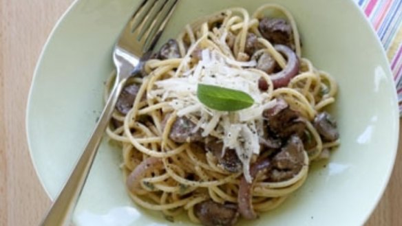 Spaghetti with panfried chicken livers