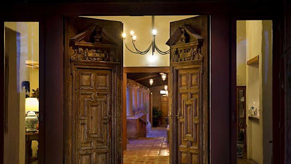 Delicious detours ... the grand entrance to Tower Lodge at Pokolbin.