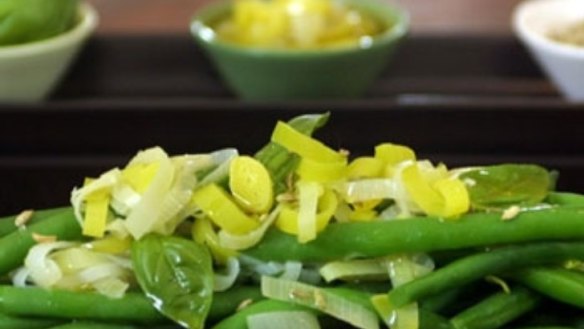 Green beans with mustard sauce