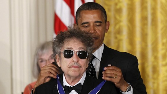 Barack Obama presents Bob Dylan with a Medal of Freedom in 2012.