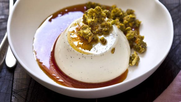 Fig leaves add flavour to this panna cotta.