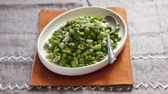 Serve with roast chicken: Broad beans and peas with cream and garlic.