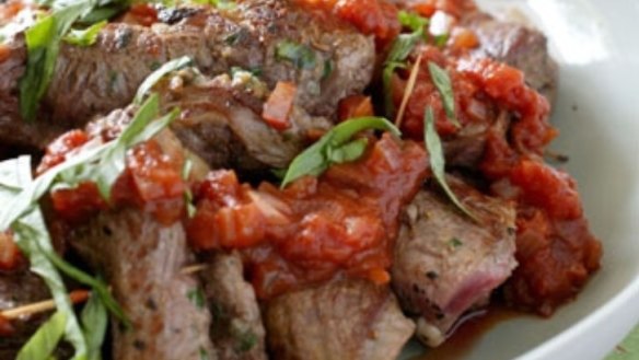 Grilled beef rolls with red wine and basil sugo