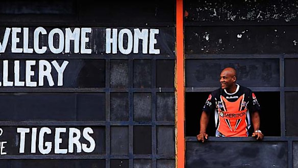 Down memory lane … Englishman Ellery Hanley in the Leichhardt Oval scoreboard.