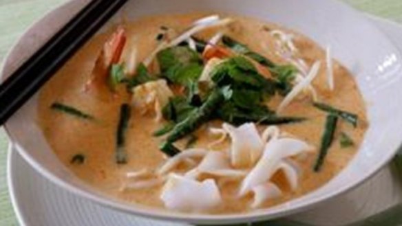 Quick snake bean and prawn laksa