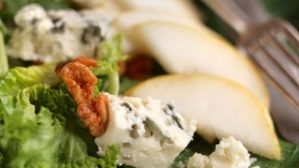 Pear salad with roquefort and walnuts