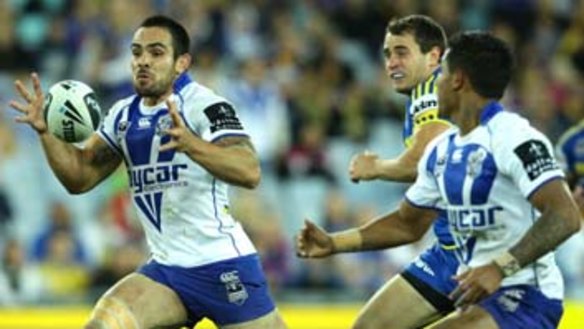 Setting sail for the tryline ... Dene Halatau of the Bulldogs takes a pass to race away to score.