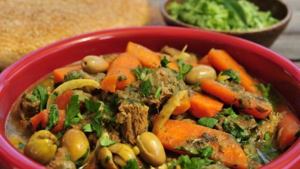 Easy and delicious: Moroccan lamb tagine with carrots, preserved lemons and olives with Moroccan semolina bread (Khobz dyal smida) and Cucumber mint salad.