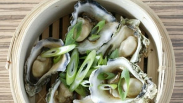Steamed oysters