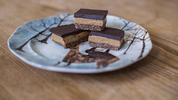 Raw, low-sugar caramel slice recipe by Arabella Forge.