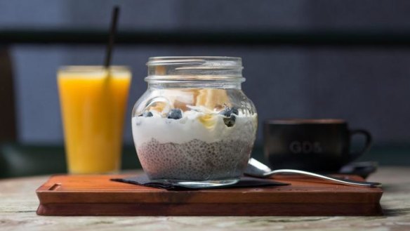 Coconut yoghurt chia pot with banana chips and fresh berries.