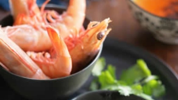 Prawns with fragrant dipping sauce
