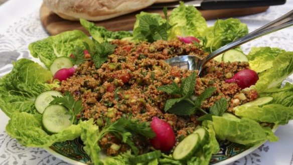 Kisir (Turkish bulgur salad).