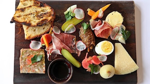 Four in Hand, ploughmans lunch
