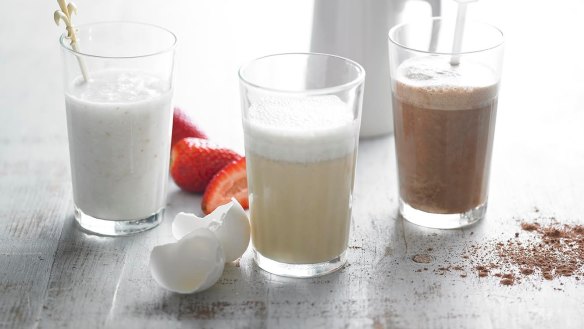 Sprinkle gelatin or chia seeds into a smoothie for an easy panna cotta or chia pudding.