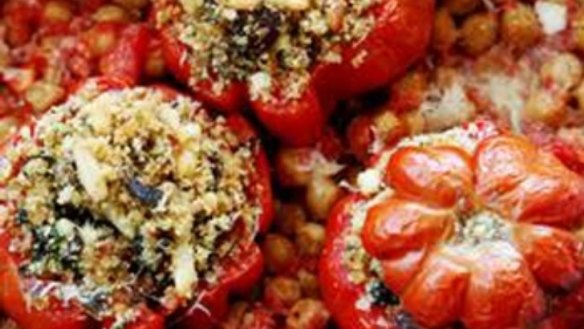 Stuffed tomatoes with chickpeas