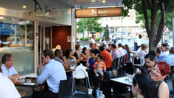 Footpath dining at Da Vinci's in Summer Hill.