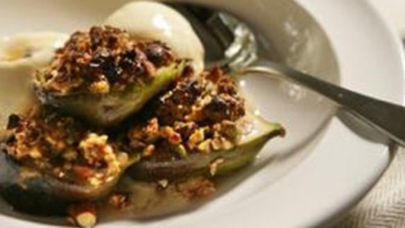 Figs with honey-nut crumble