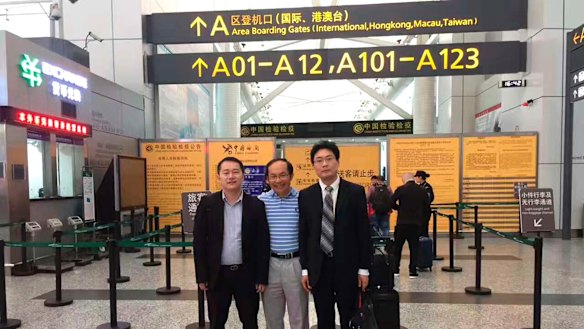 Professor Feng at the Guangzhou Airport on Saturday afternoon with his lawyers Chen Jingxue (at left) and Liu Hao (at right).