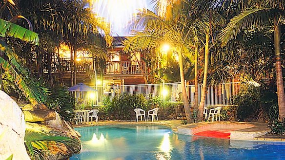 Well maintained ... Ulladulla Guest House's pool at night.