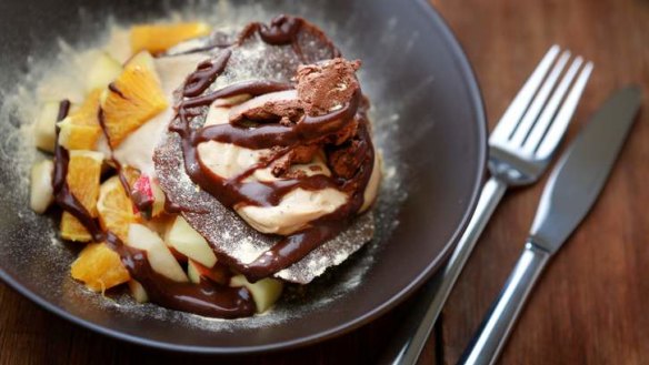 Shokuiku's raw 'pancakes' with chocolate spread.